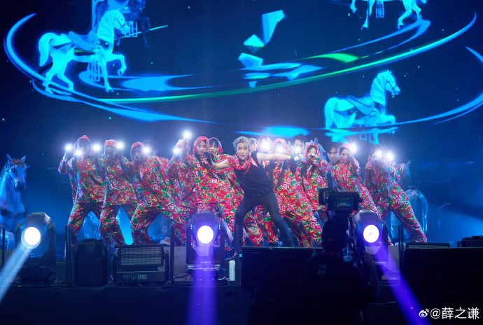 沈阳两天 多得大家的关照 我要去吃 小烧烤啦～ 🙏🙏🙏 ​​​